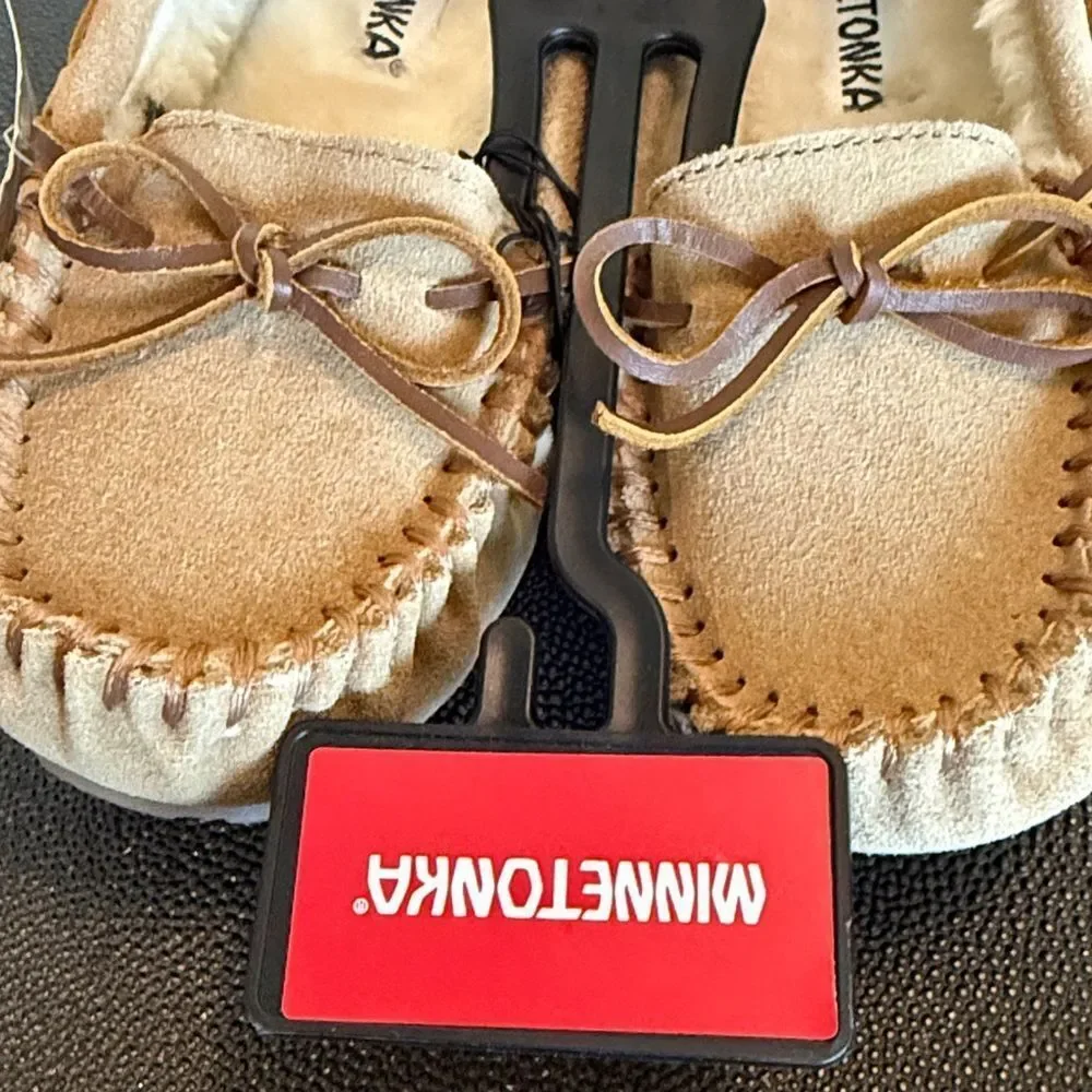 NWT Minnetonka Petra Trapper suede slippers tan